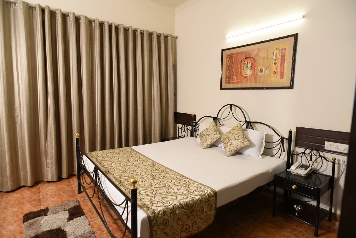 Jullundur Hotel & Restaurant Deluxe Rooms 7