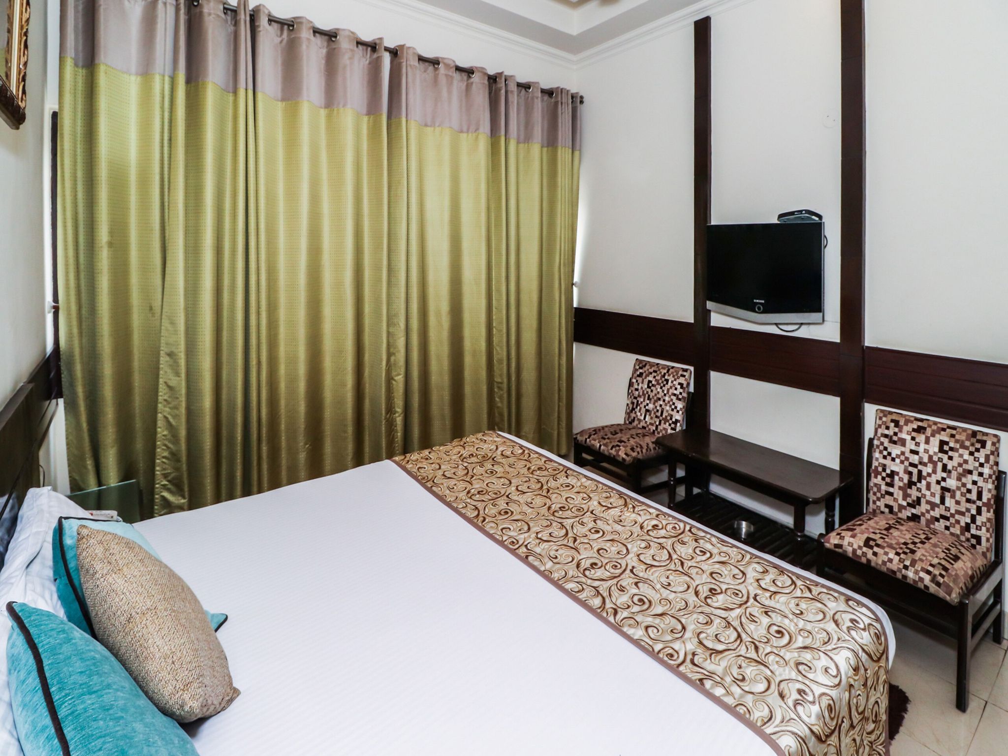 Jullundur Hotel & Restaurant Deluxe Rooms 4