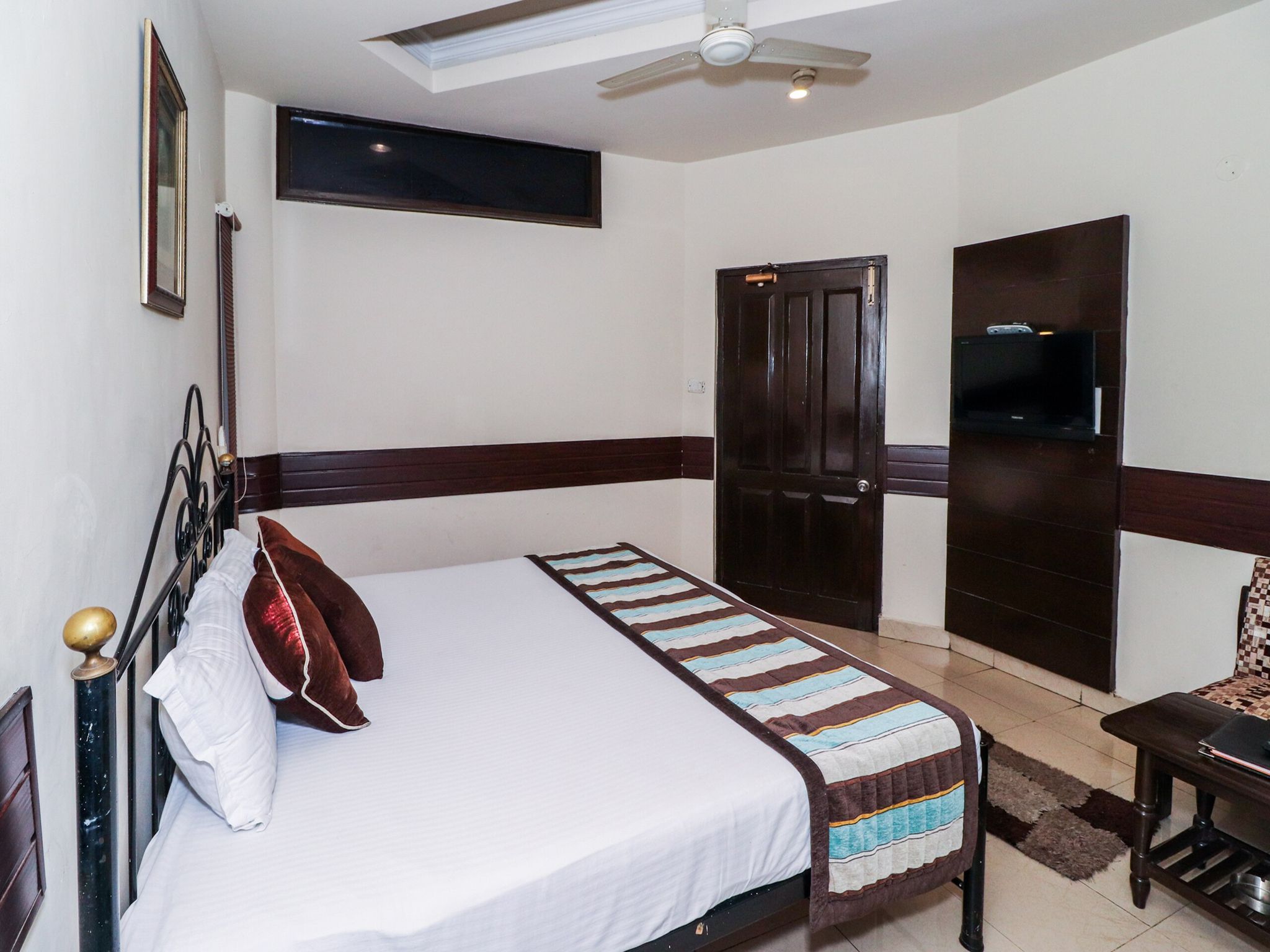 Jullundur Hotel & Restaurant Deluxe Rooms 9