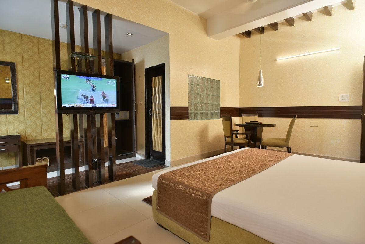 Jullundur Hotel & Restaurant Deluxe Rooms 5