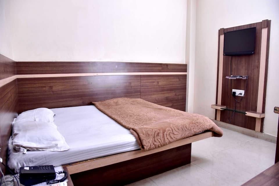 Hotel Jindal Regency Deluxe Non AC 4