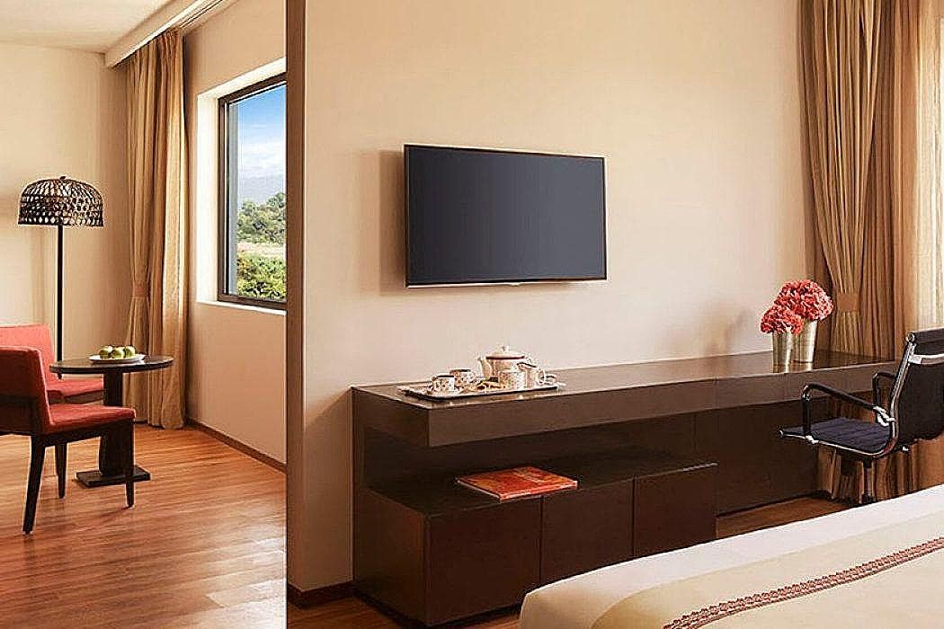 Presidential Suite Hill view King Bed with complimentary one way airport transfers