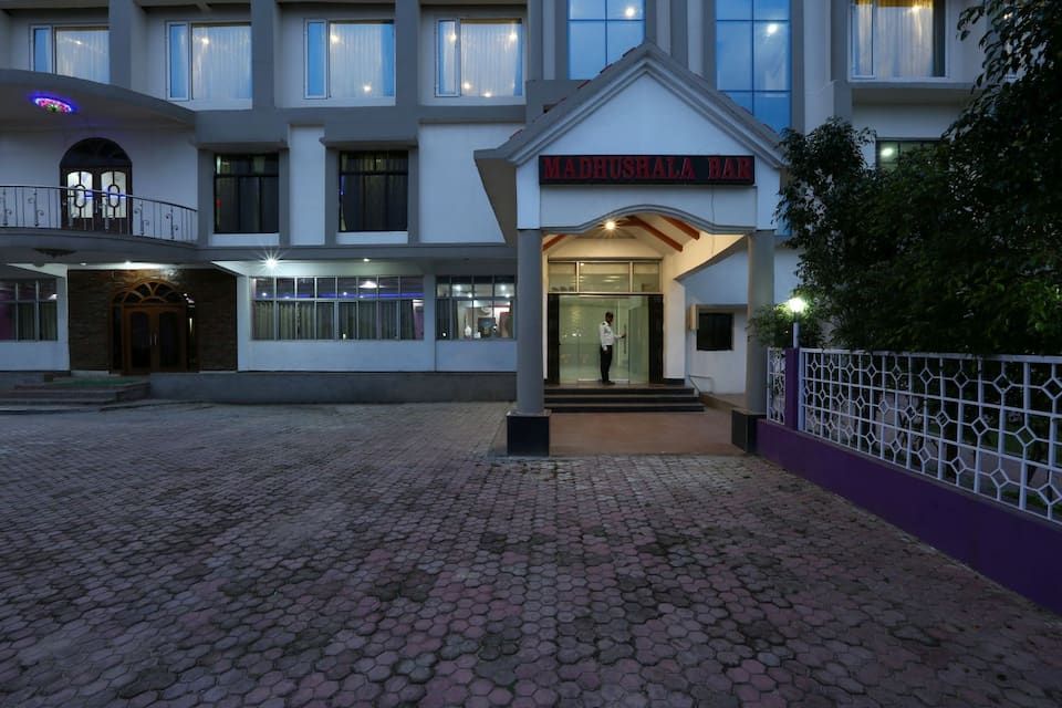 undefined Hotel Jironi 8