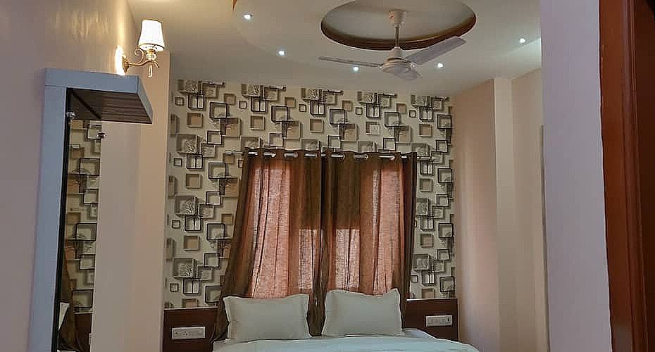 FabHotel Deepak Palace Deluxe Room 8
