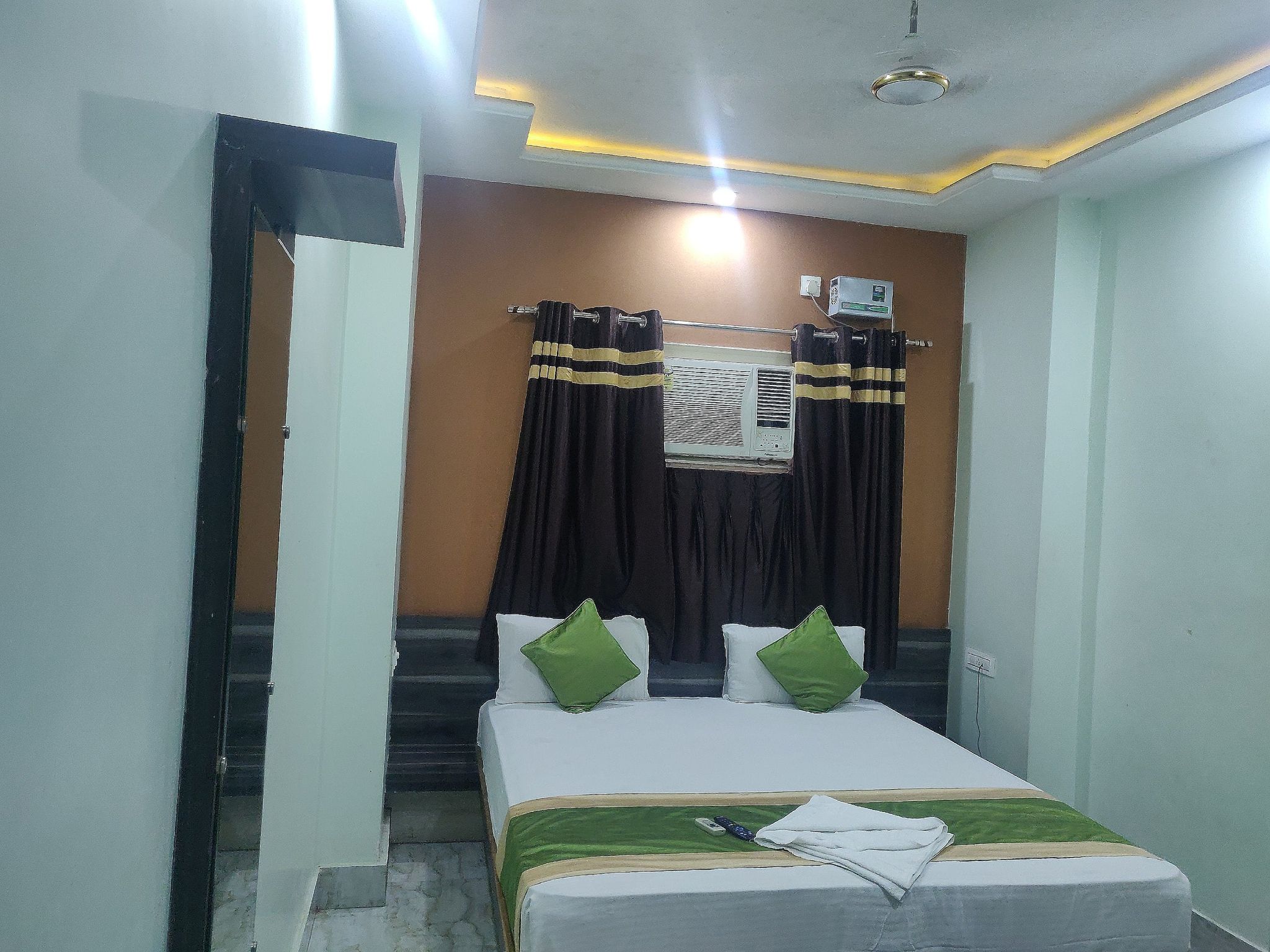 FabHotel Deepak Palace Deluxe Room 10