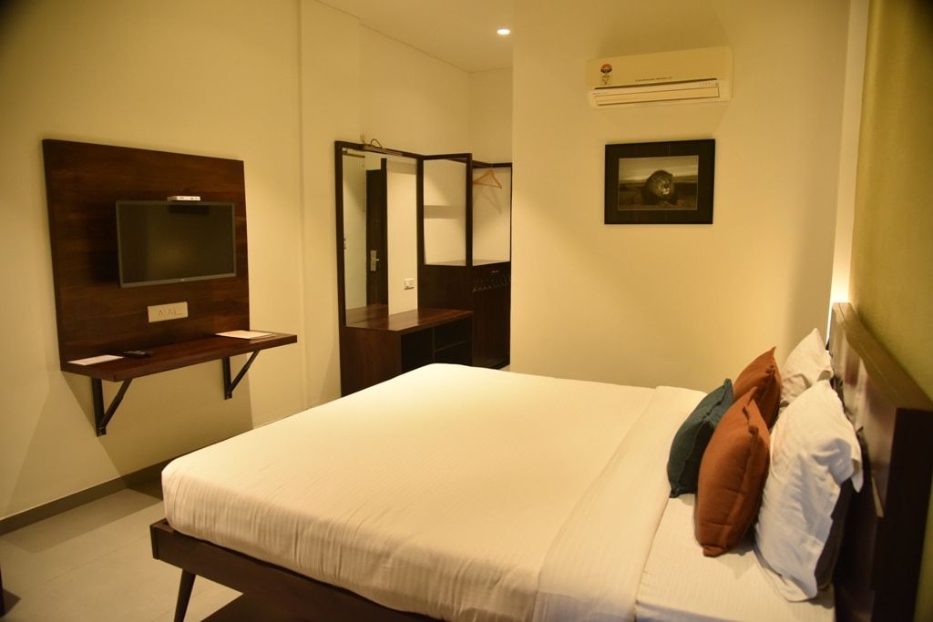 THE GRAND DAKSH Mansingh Inn Somnath Comfort AC 3