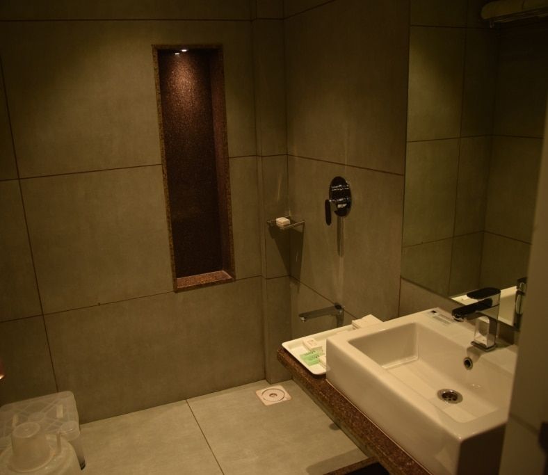 THE GRAND DAKSH Mansingh Inn Somnath Comfort AC 4