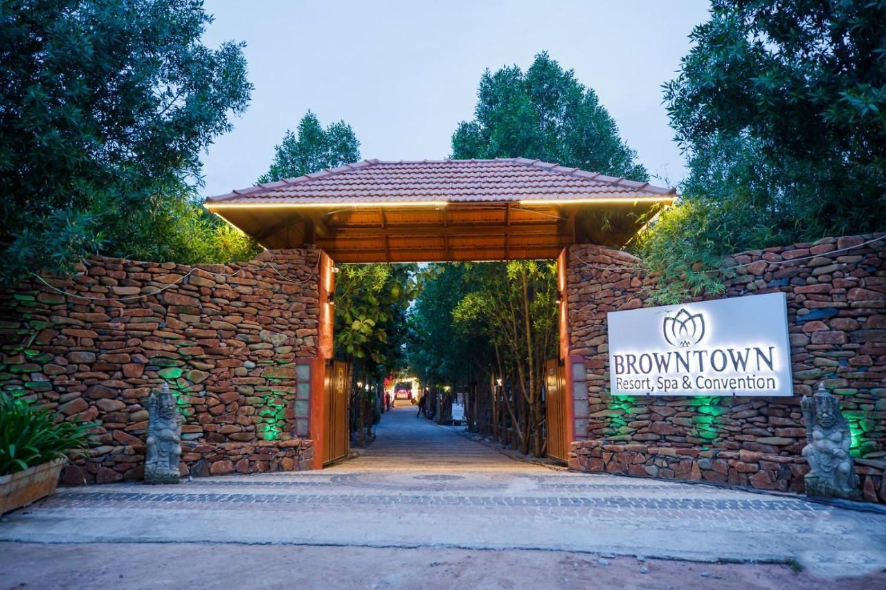 undefined Brown Town Resort, Spa & Convention
