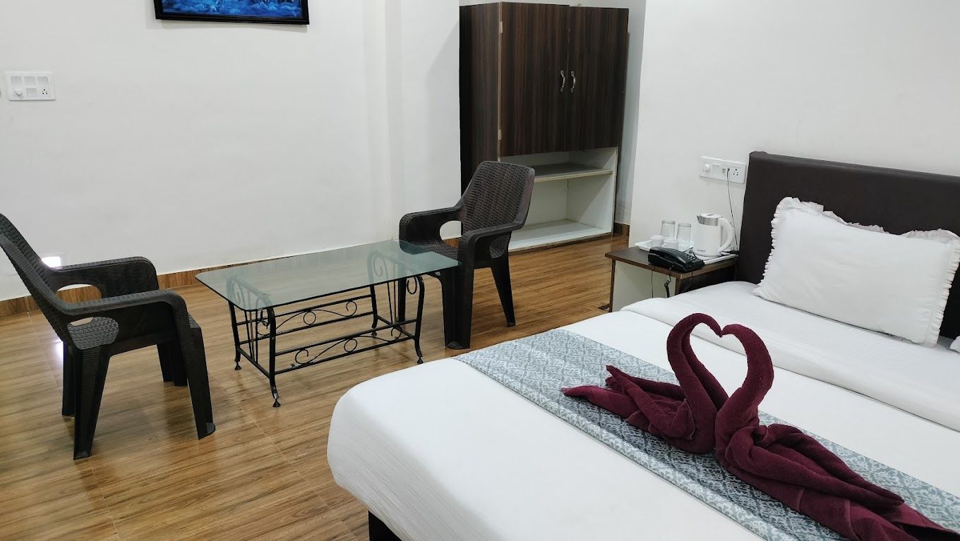 Hotel Satkar International Deluxe room 7