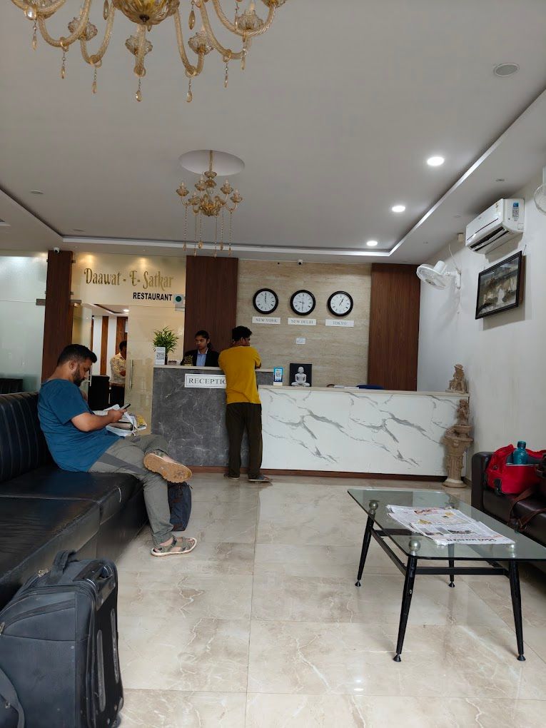 Hotel Satkar International Deluxe room 4