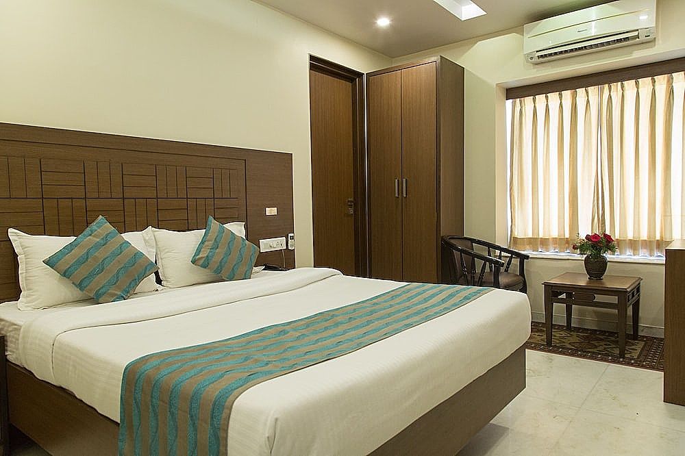 JK Rooms 117 The Majestic Manor Standard Room (Queen Bed)