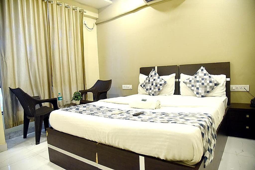 Orchid Platinum Guest House Deluxe Room 4