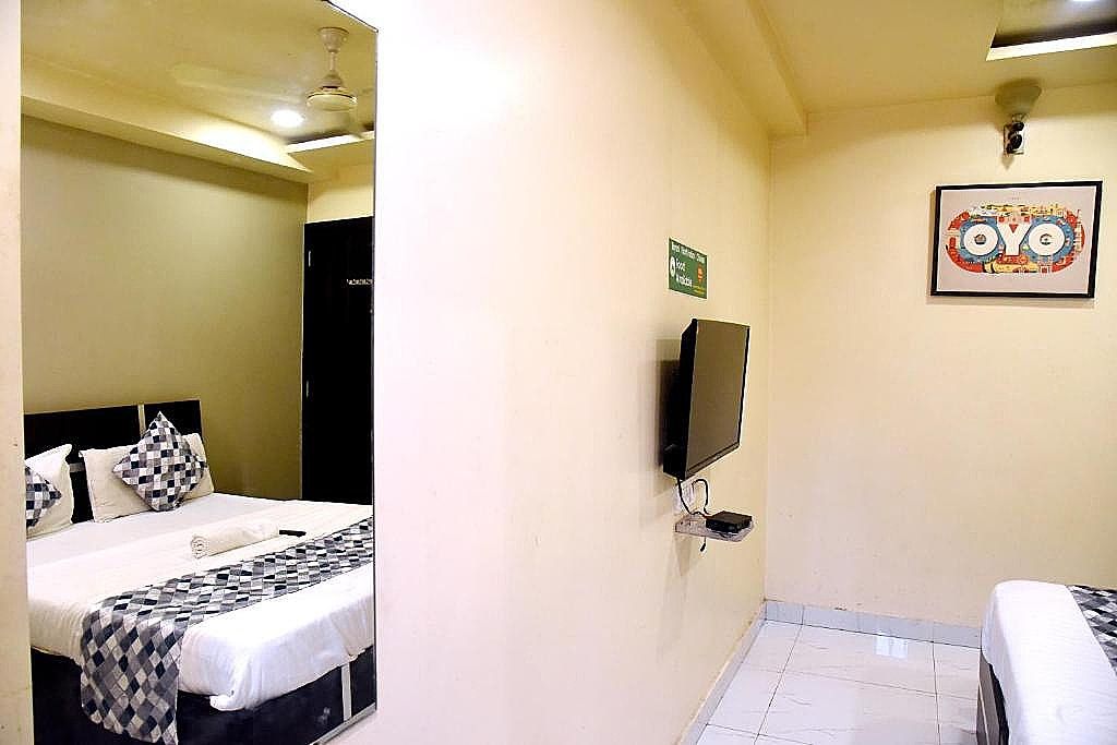 Orchid Platinum Guest House Deluxe Room 5