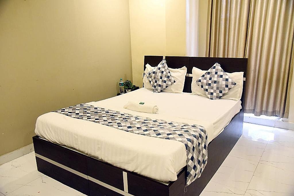Orchid Platinum Guest House Deluxe Room 7