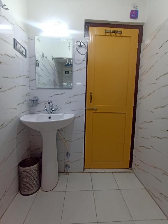 Deluxe Room (2 Adults + 1 Child)
