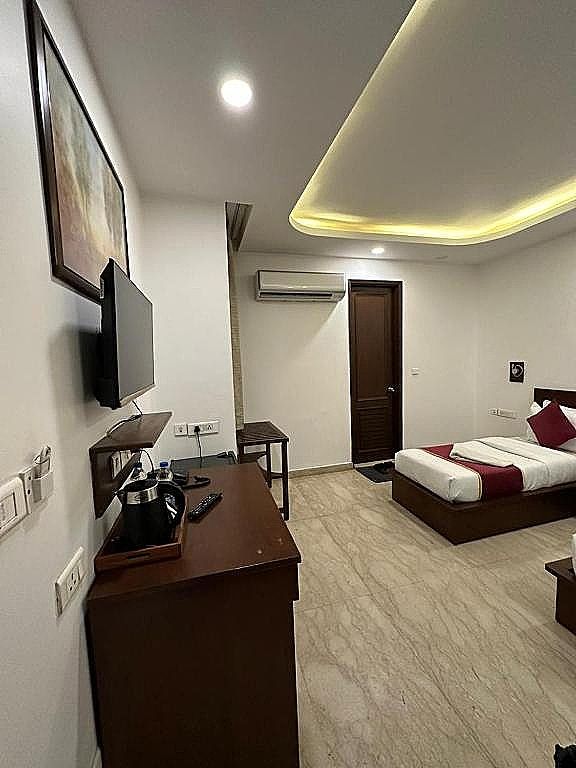 Hotel The Imperio Deluxe Room 7