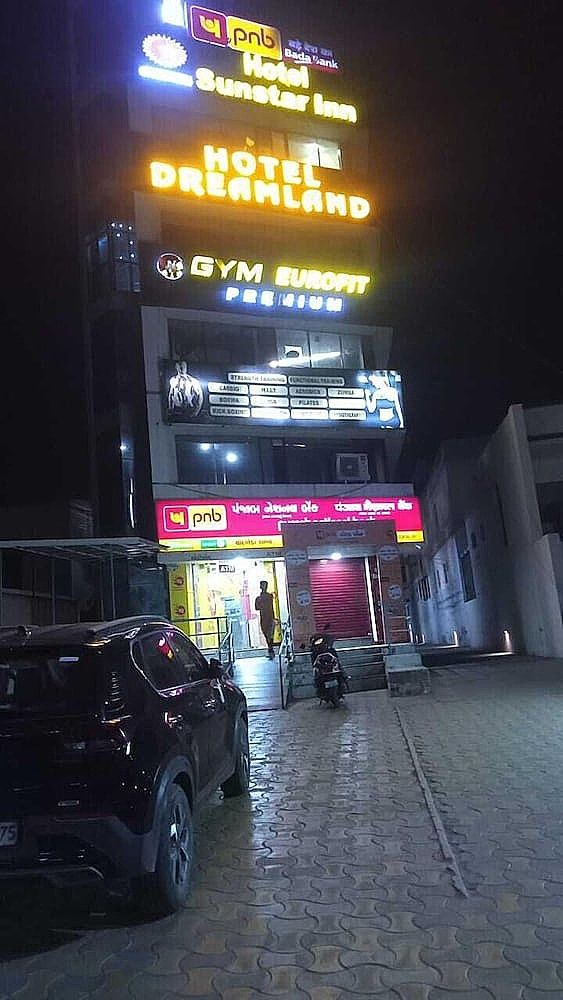 undefined OYO 809103 HOTEL DREAMLAND 9