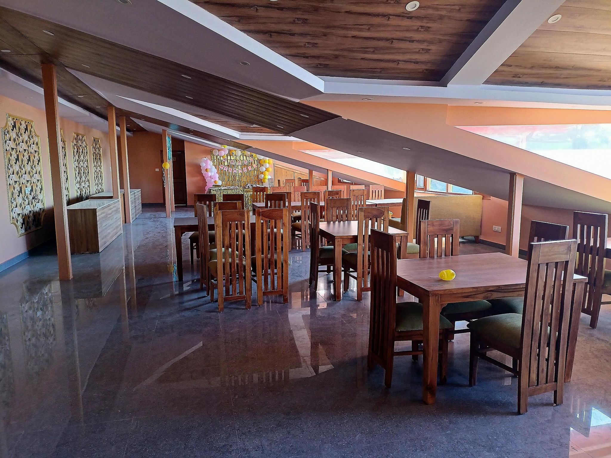 Food & Dining