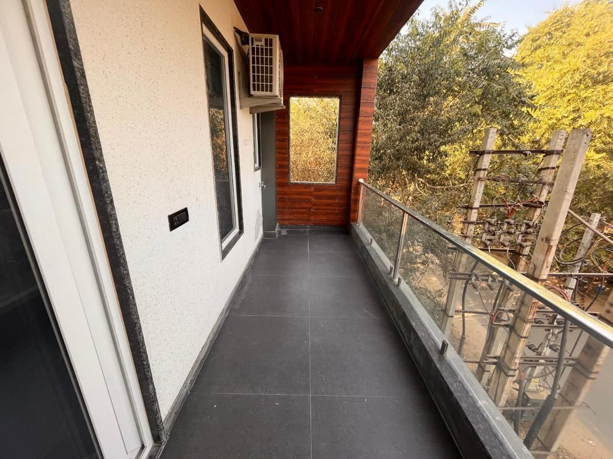 The Palm Studio Deluxe Room 13