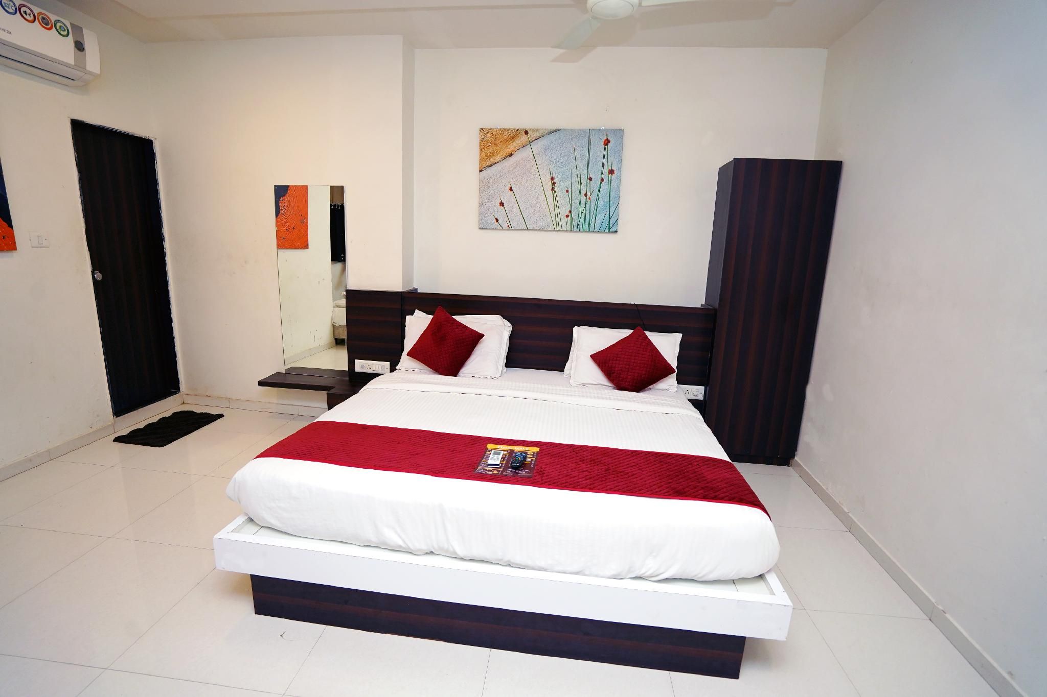  FabHotel SK Deluxe Room