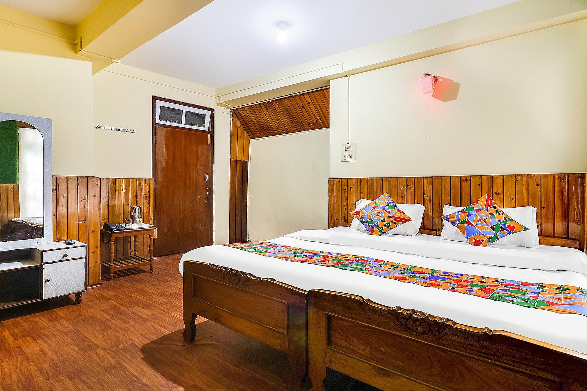 FabHotel Siljong Deluxe Room 5