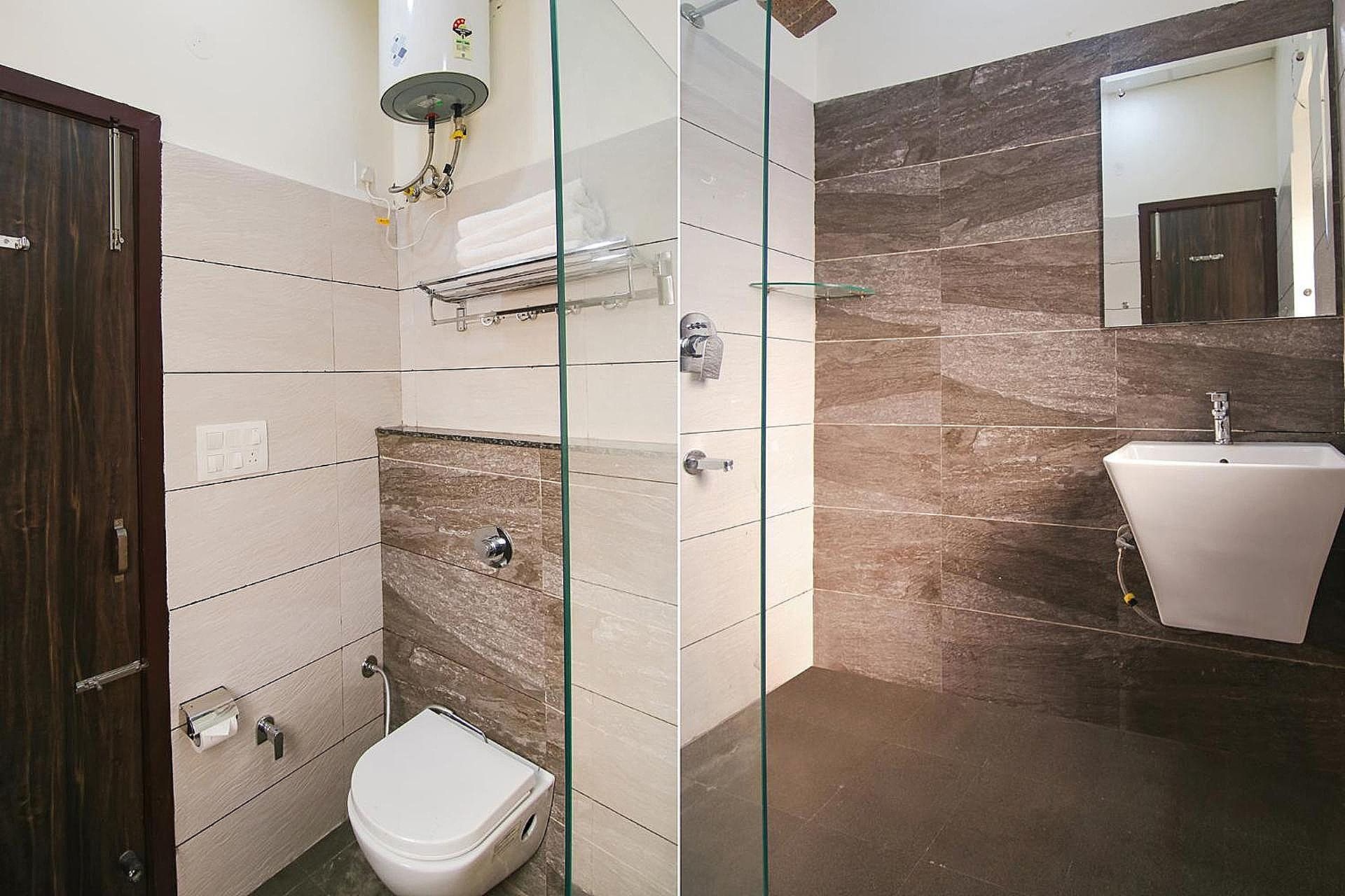 FabHotel Spring Deluxe Room 7