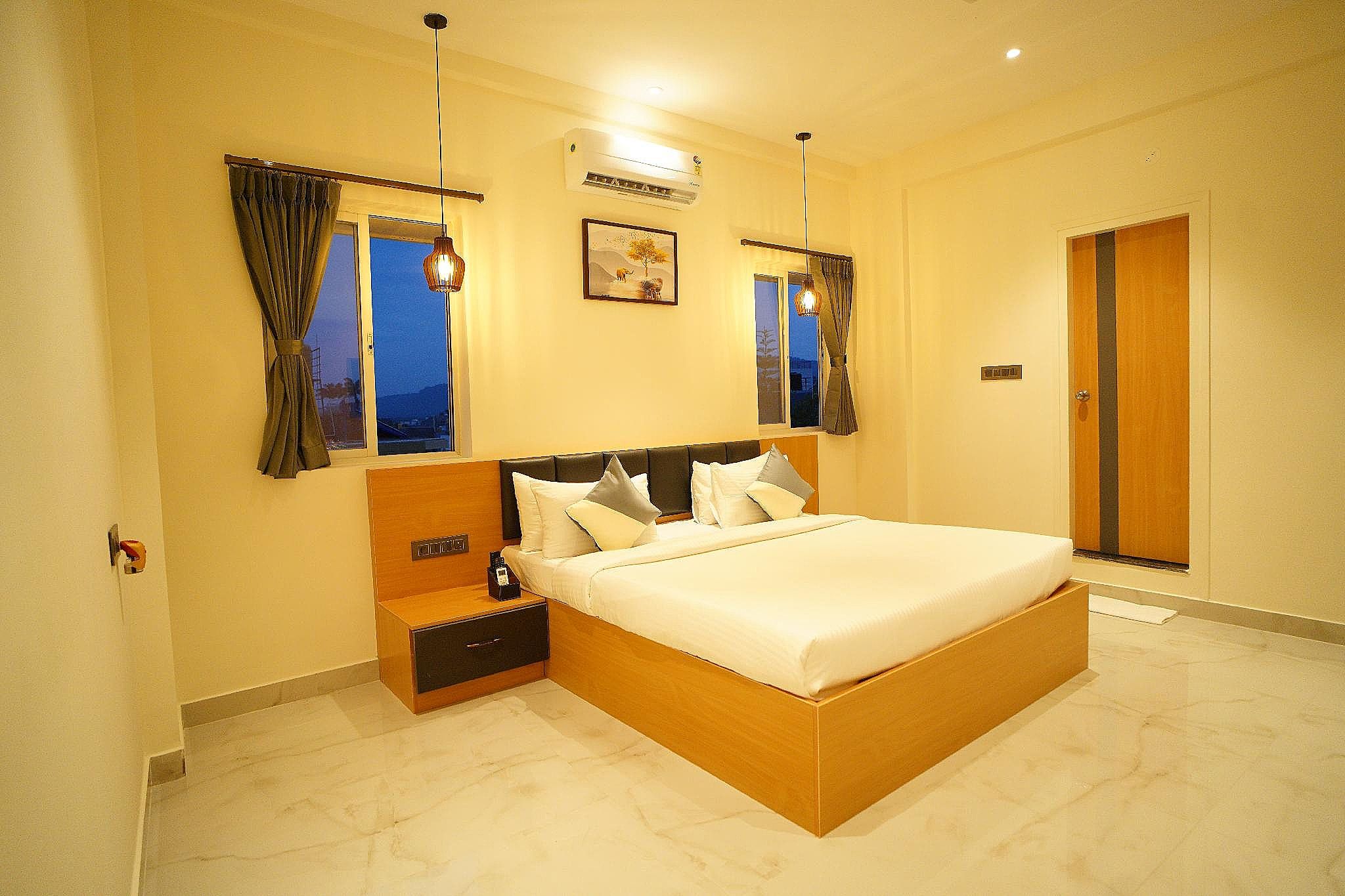 Emerald Urban Comforts Deluxe Room 3
