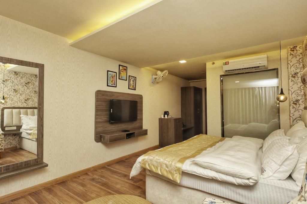 Hotel Royal Castle (SOHO KASOL) Premium Bedroom with Balcony 2