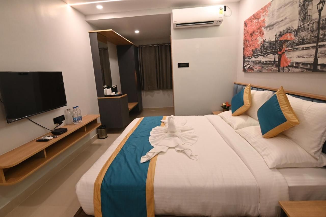 KP Hotel LLP Junior Suite 7