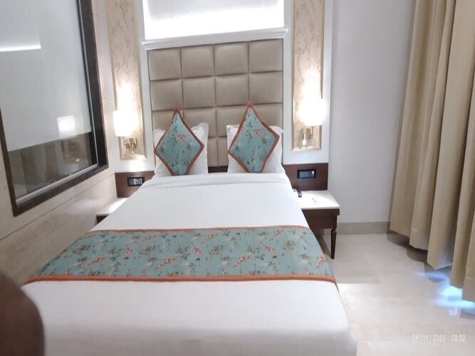 Shubham Comforts Deluxe Room 5