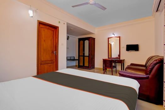 Collection O Thampanoor Classic 13