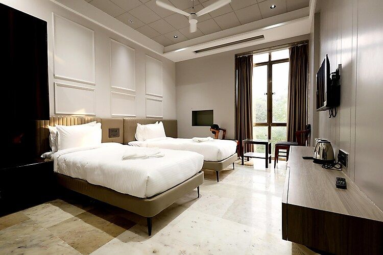 Deluxe AC Room With Twin Bed