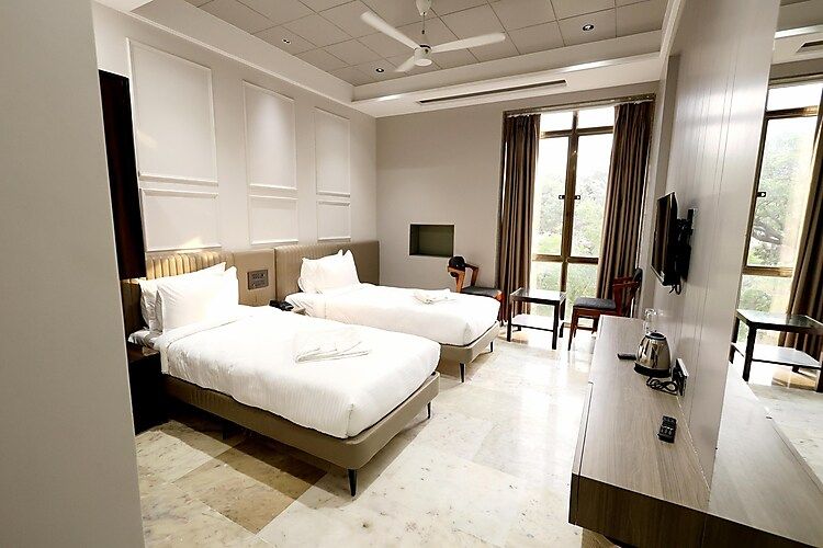 Deluxe AC Room With Twin Bed