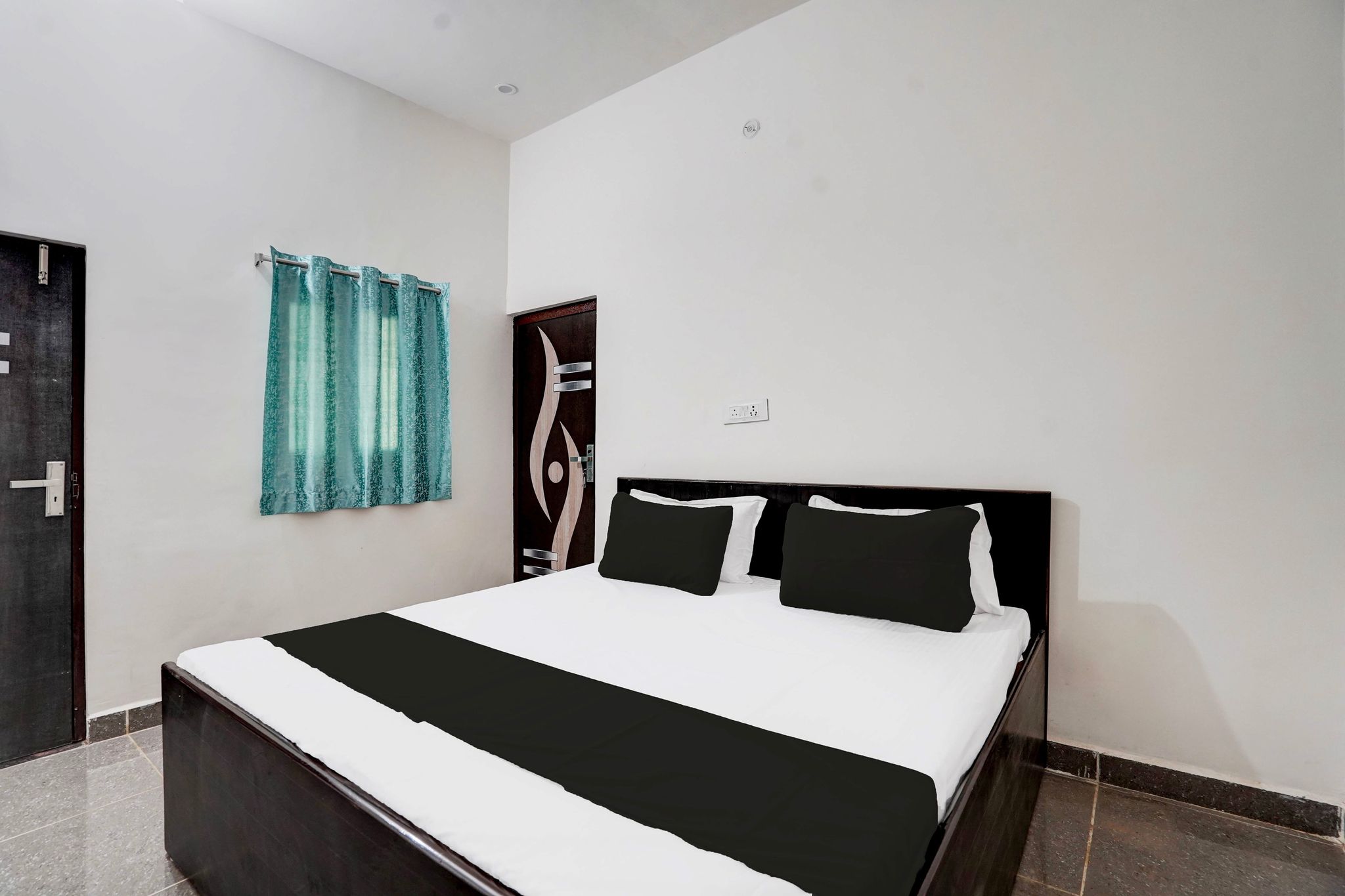 OYO THE HOTEL HEAVEN Classic 2