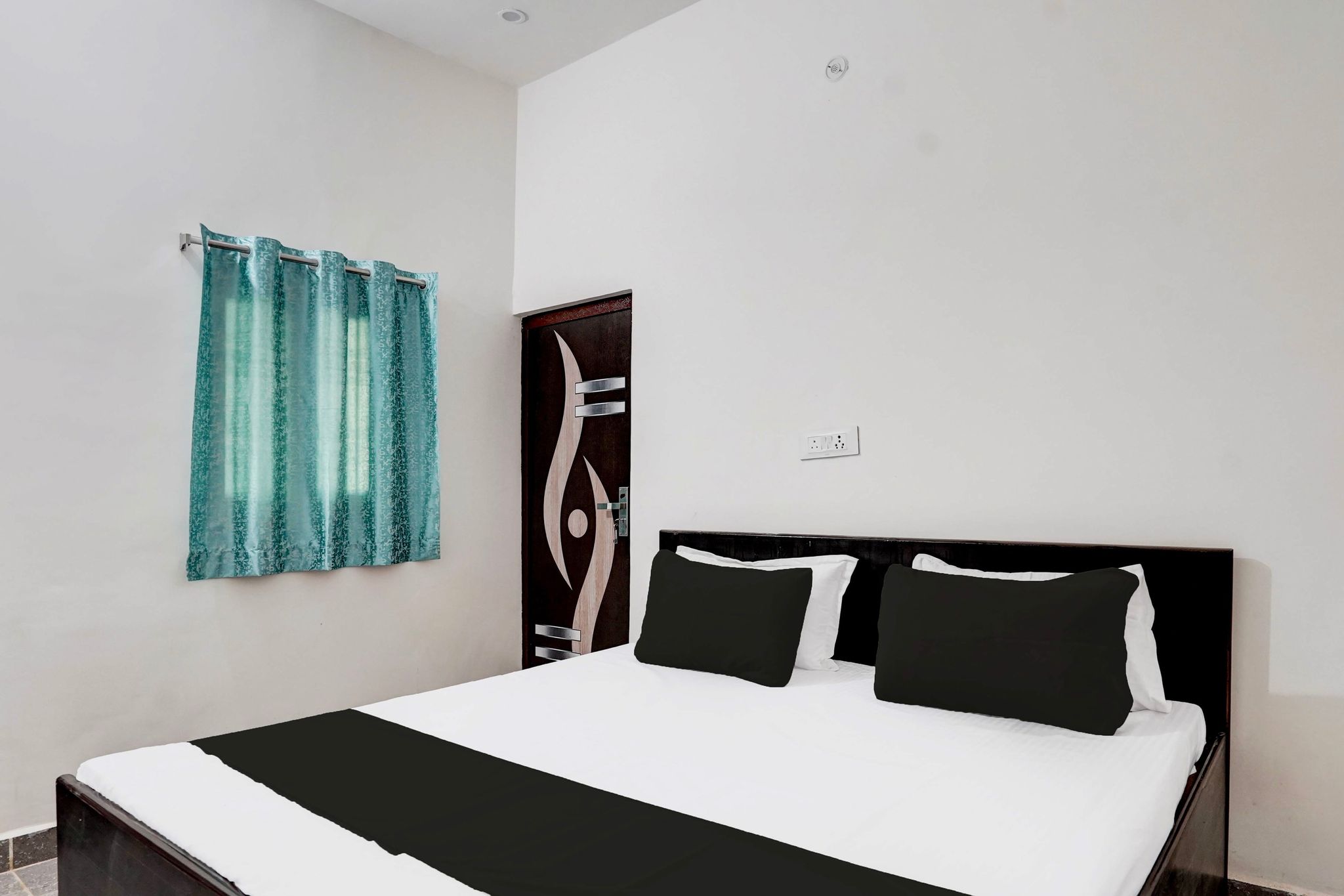 OYO THE HOTEL HEAVEN Classic 8