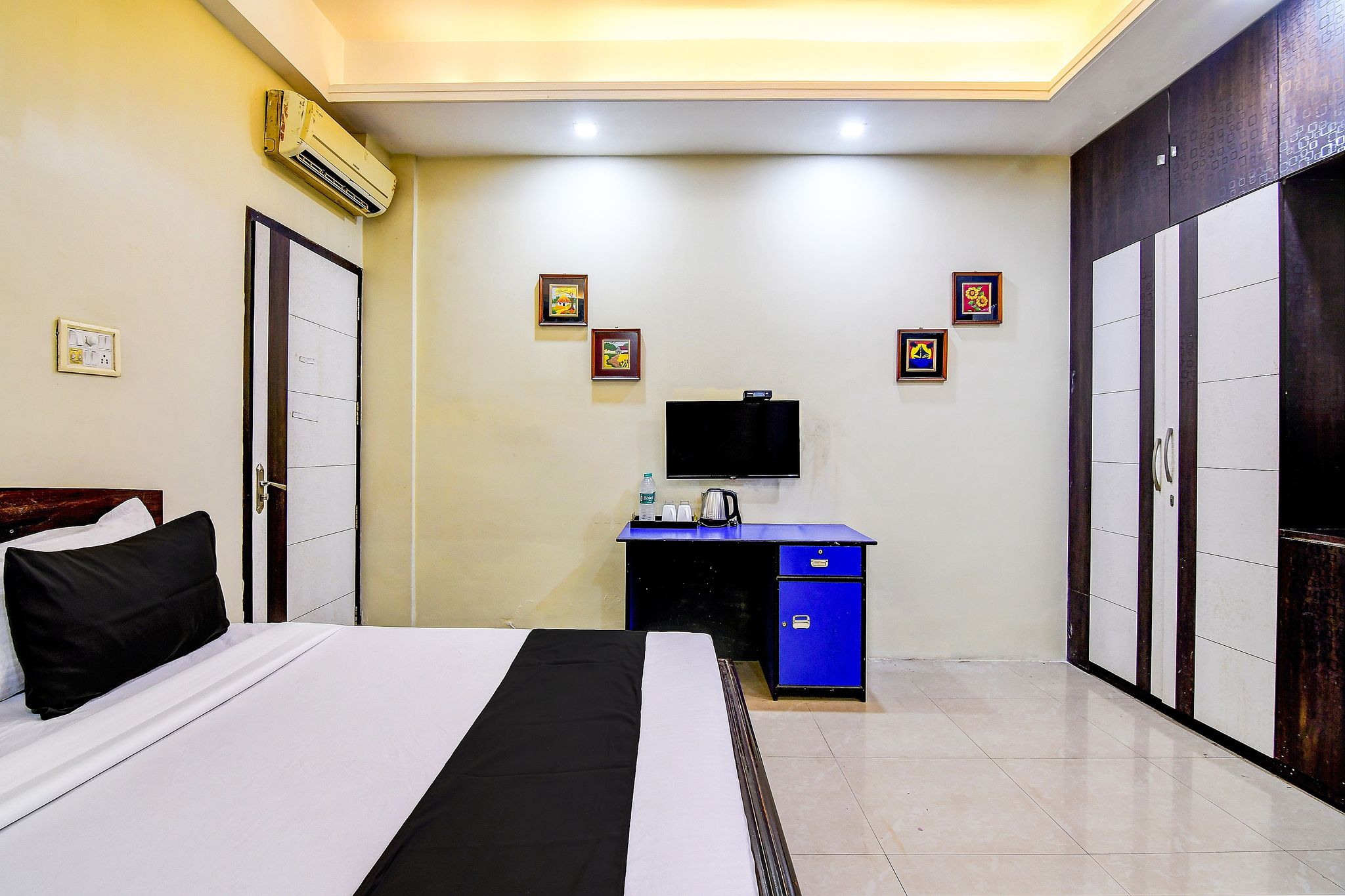 Hotel O by OYO The Luxury Palace Classic 11