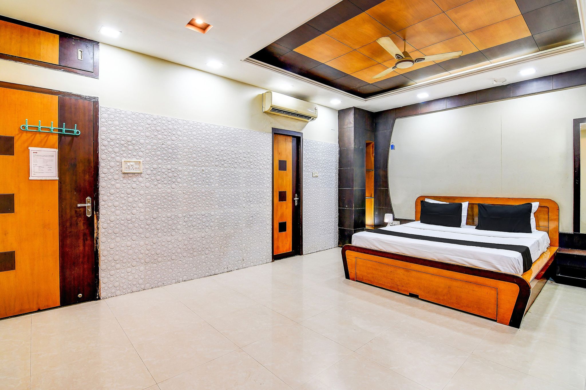 Hotel O by OYO The Luxury Palace Classic 3