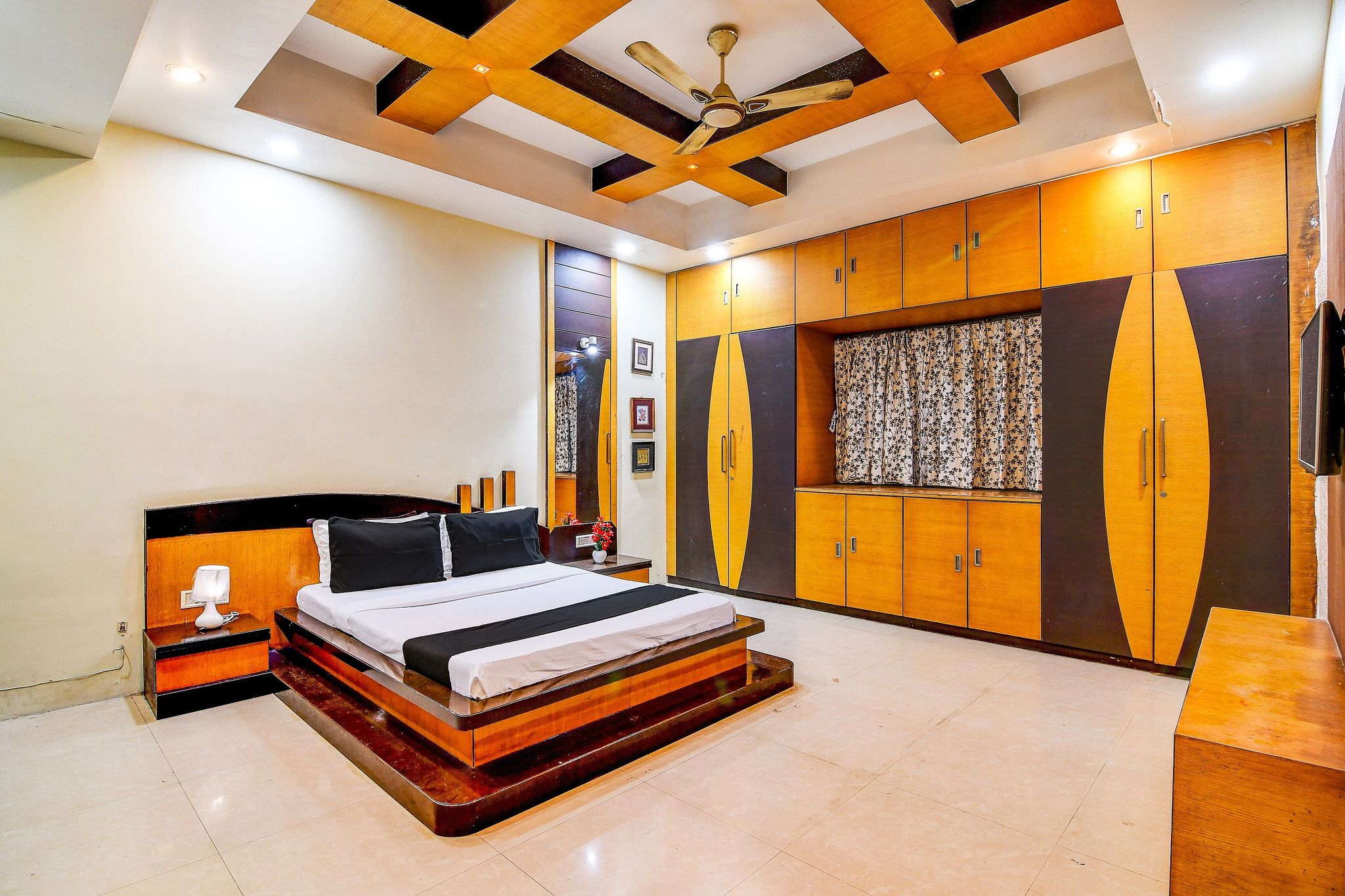 Hotel O by OYO The Luxury Palace Classic 6