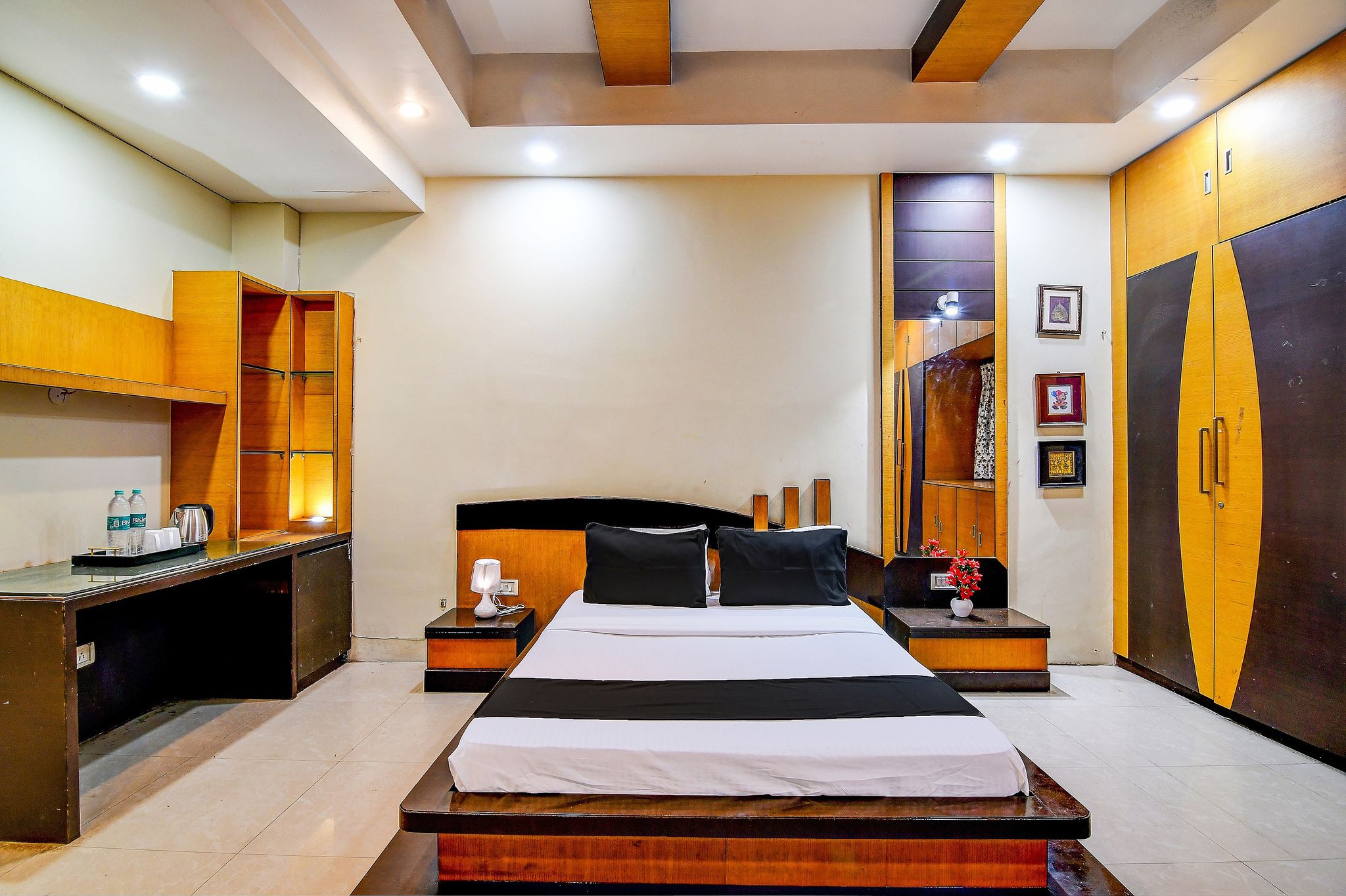 Hotel O by OYO The Luxury Palace Classic 8