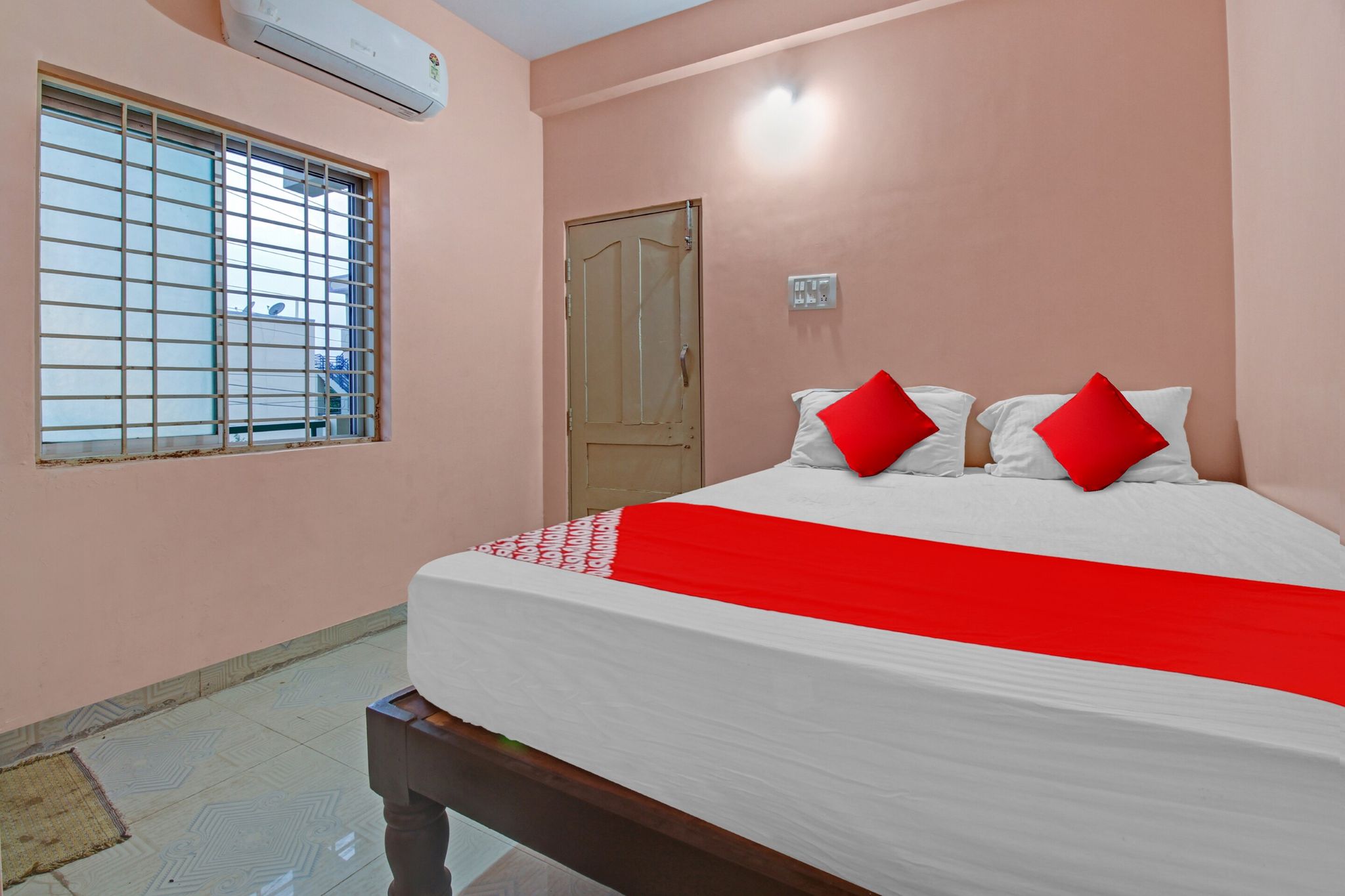 Hotel O by OYO New Mayuri Lodge Classic 4