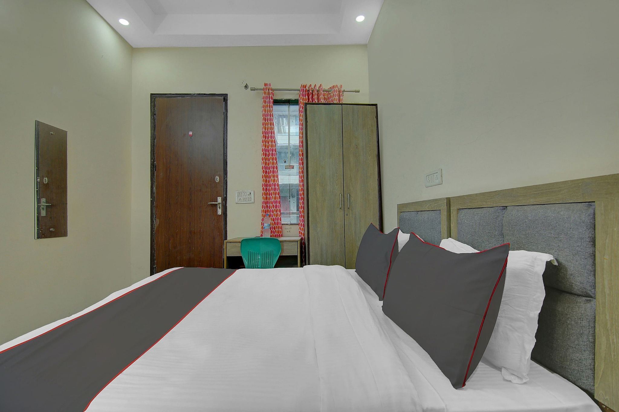 Side Image 2