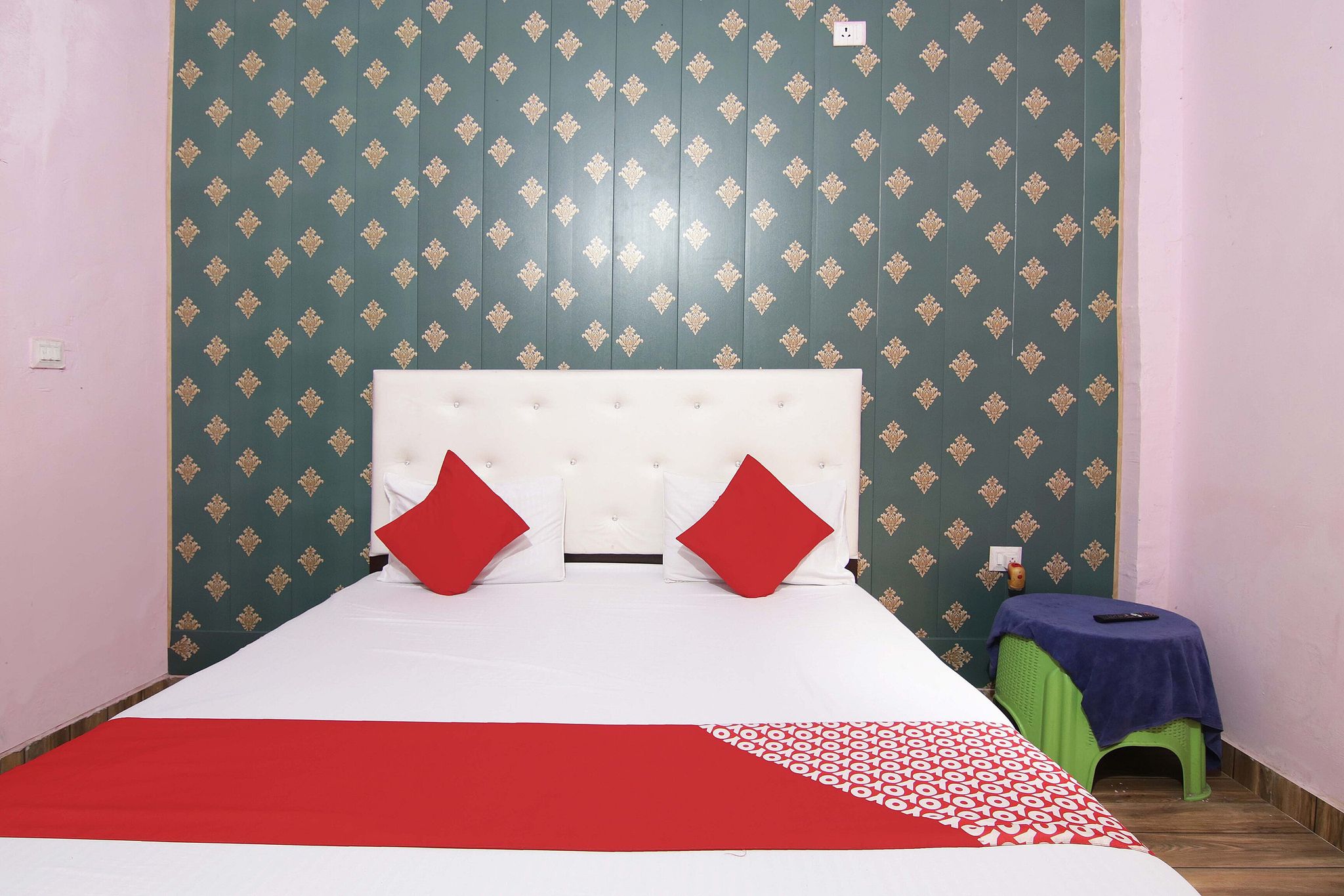 Hotel O by OYO Royal Place Classic 8