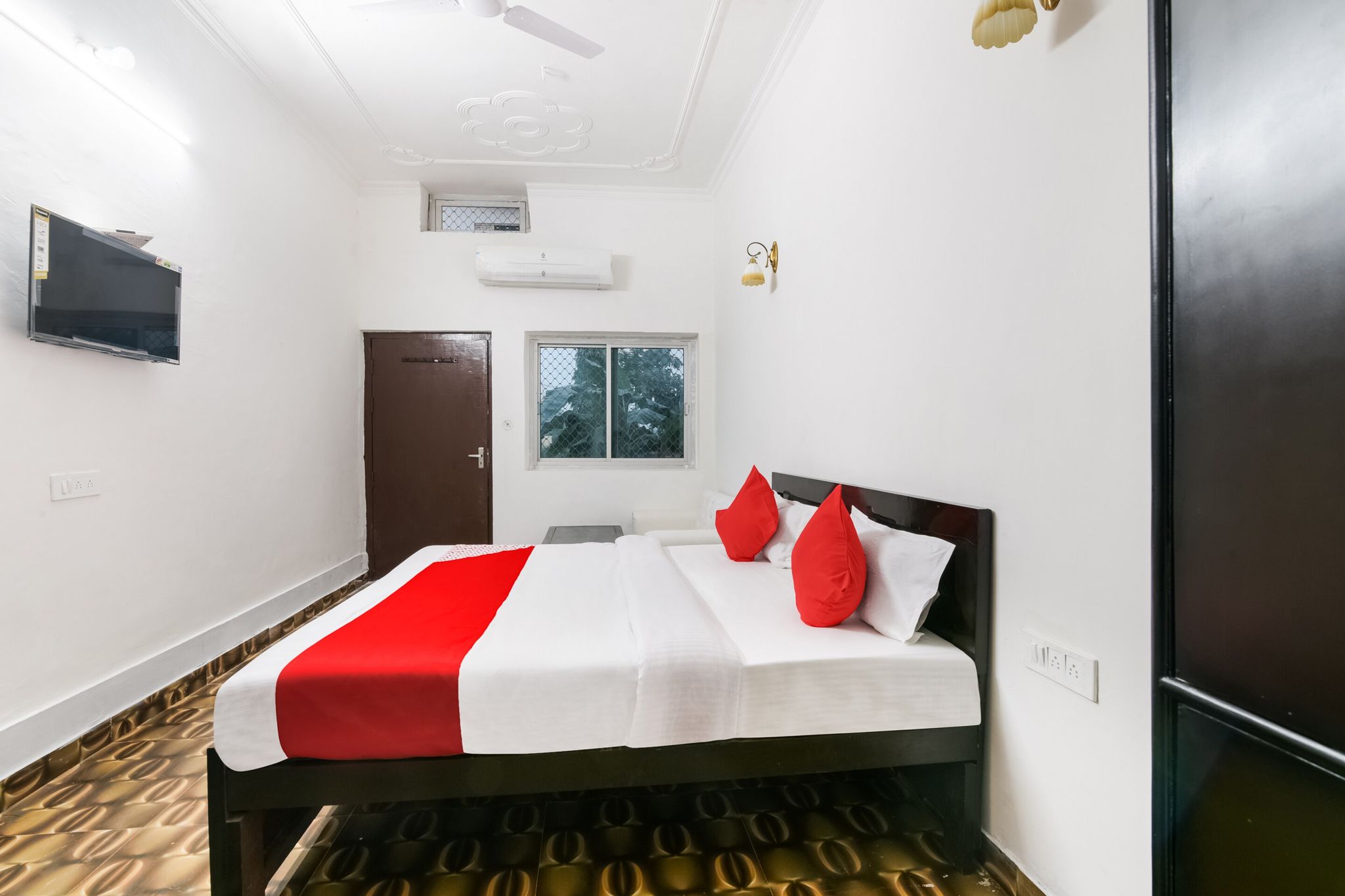 Hotel O by OYO Kavyanjali Classic 4