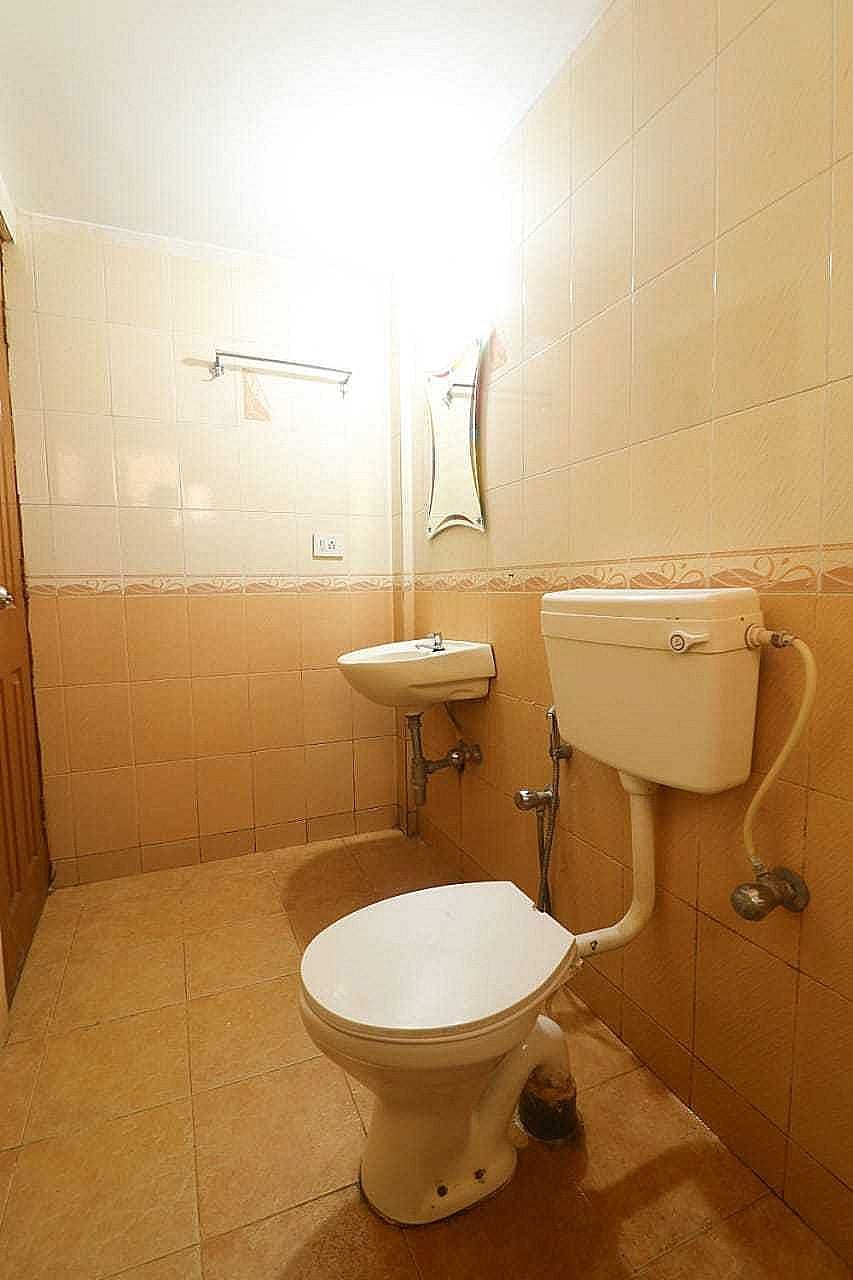 Hotel O Galaxy Guest House Classic 6