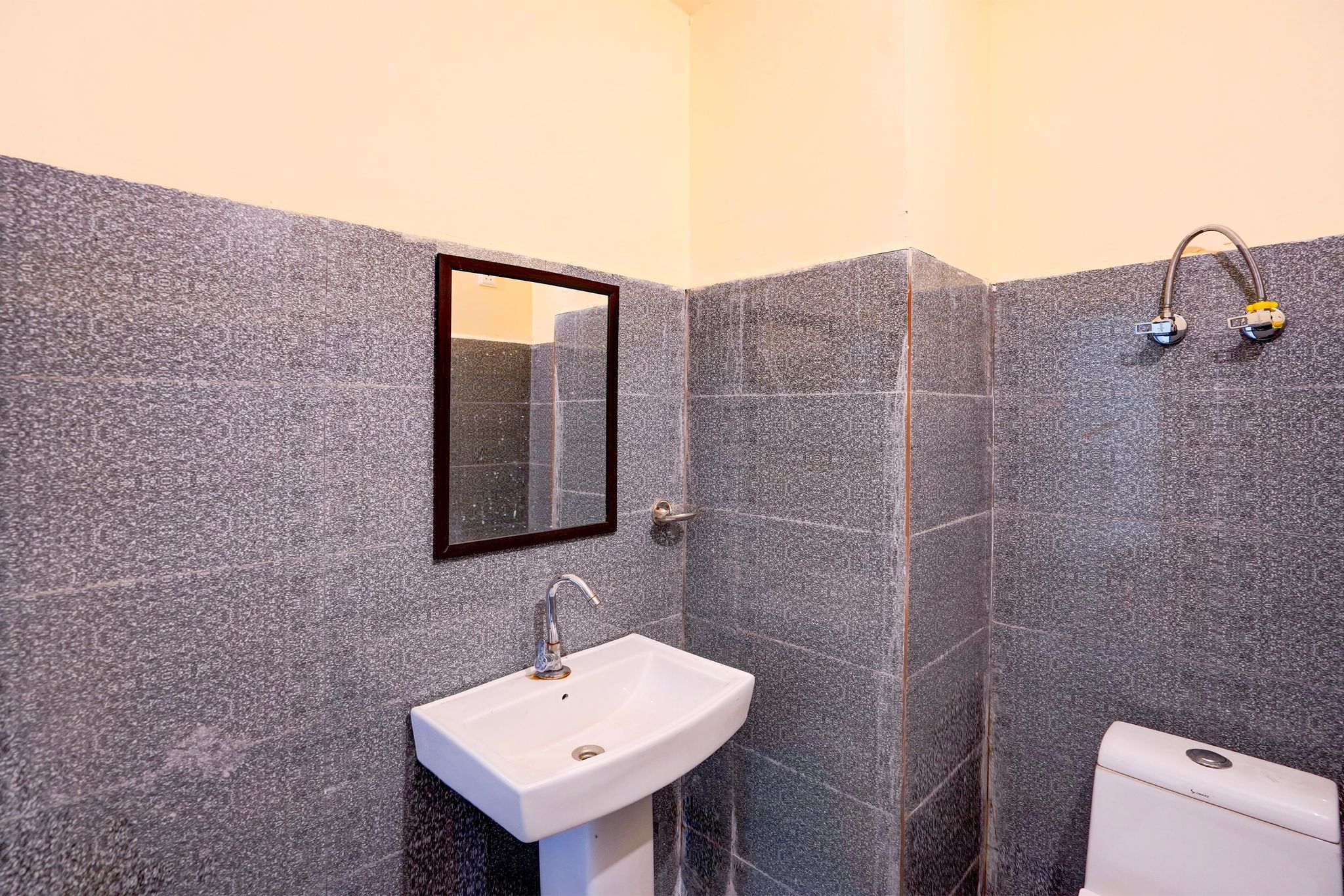 Hotel O Crystal Inn Classic 15