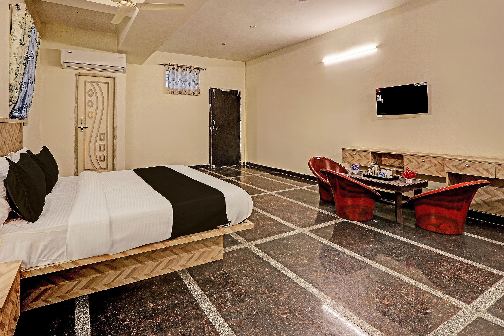 Hotel O Living Tree Suites Classic 12