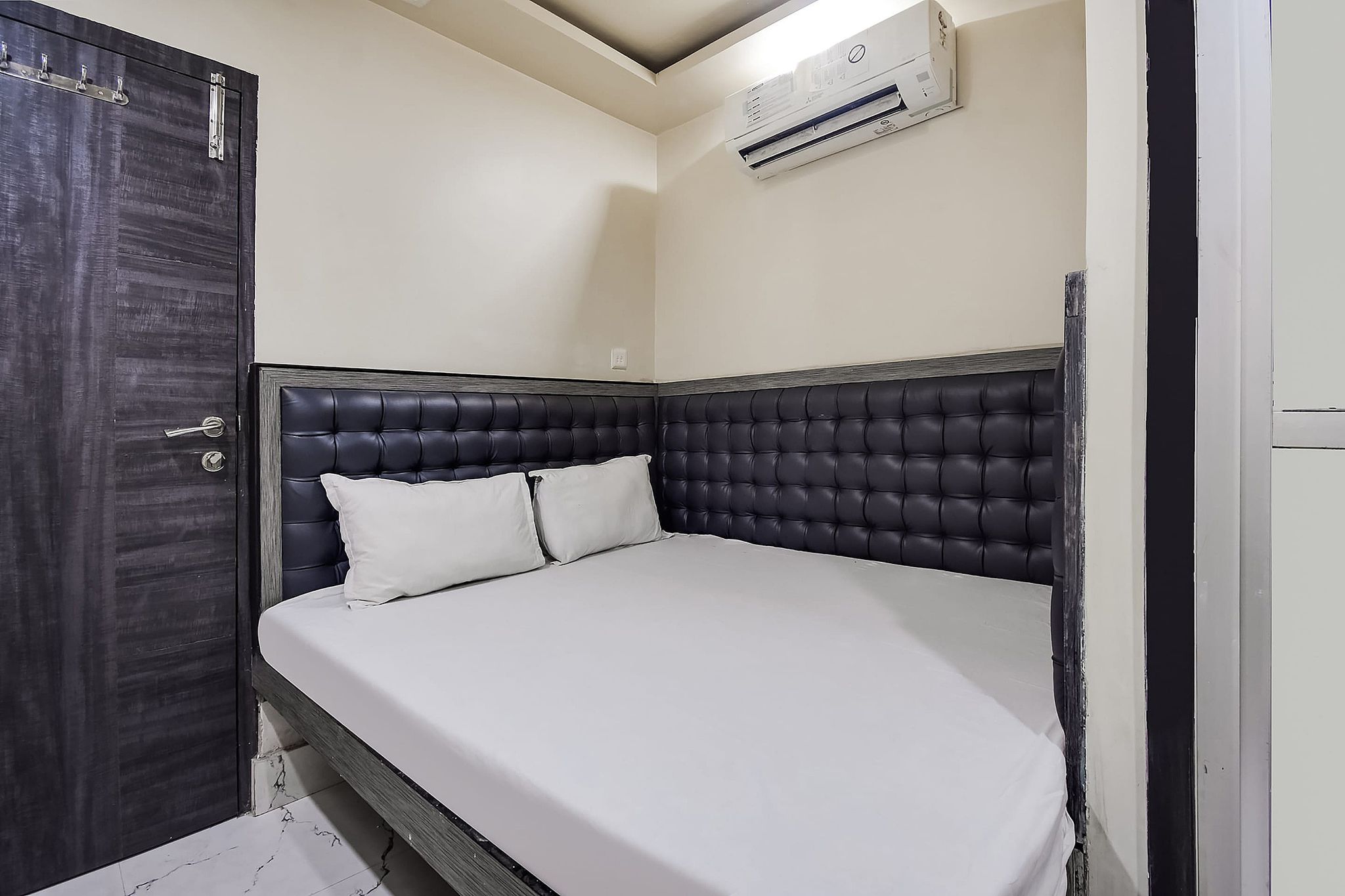 OYO Honey Rose Lodge Classic 3