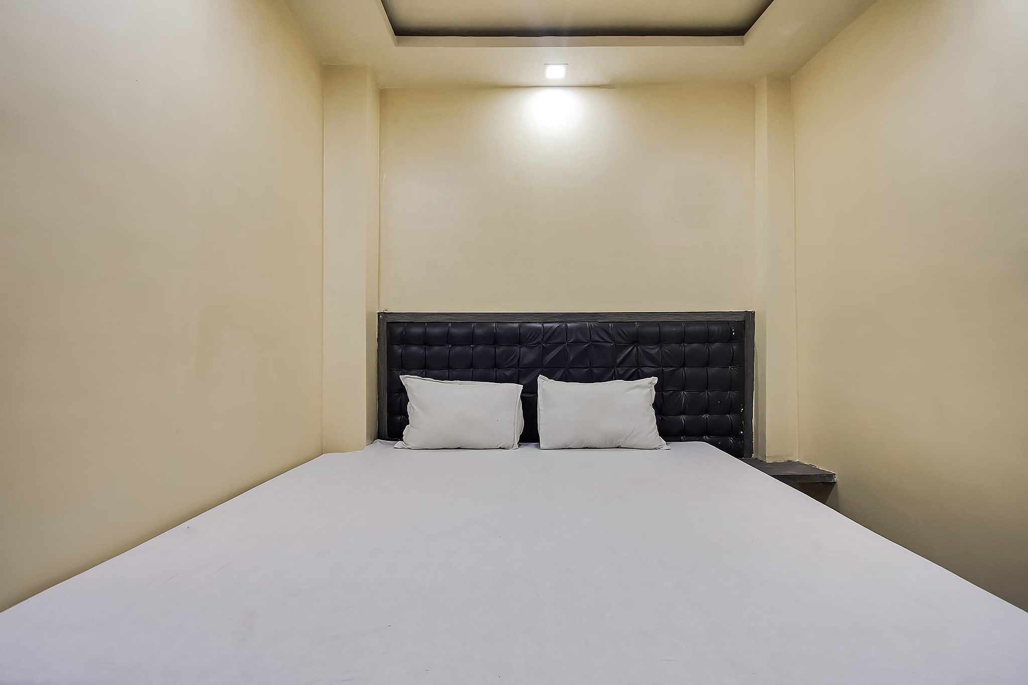 OYO Honey Rose Lodge Classic 8