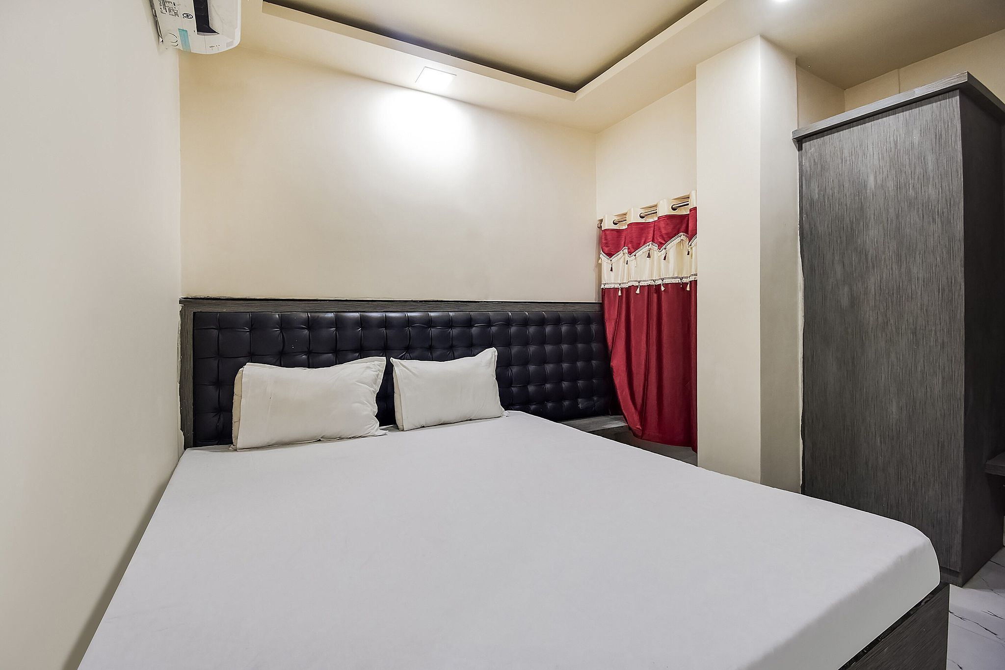 OYO Honey Rose Lodge Classic 4
