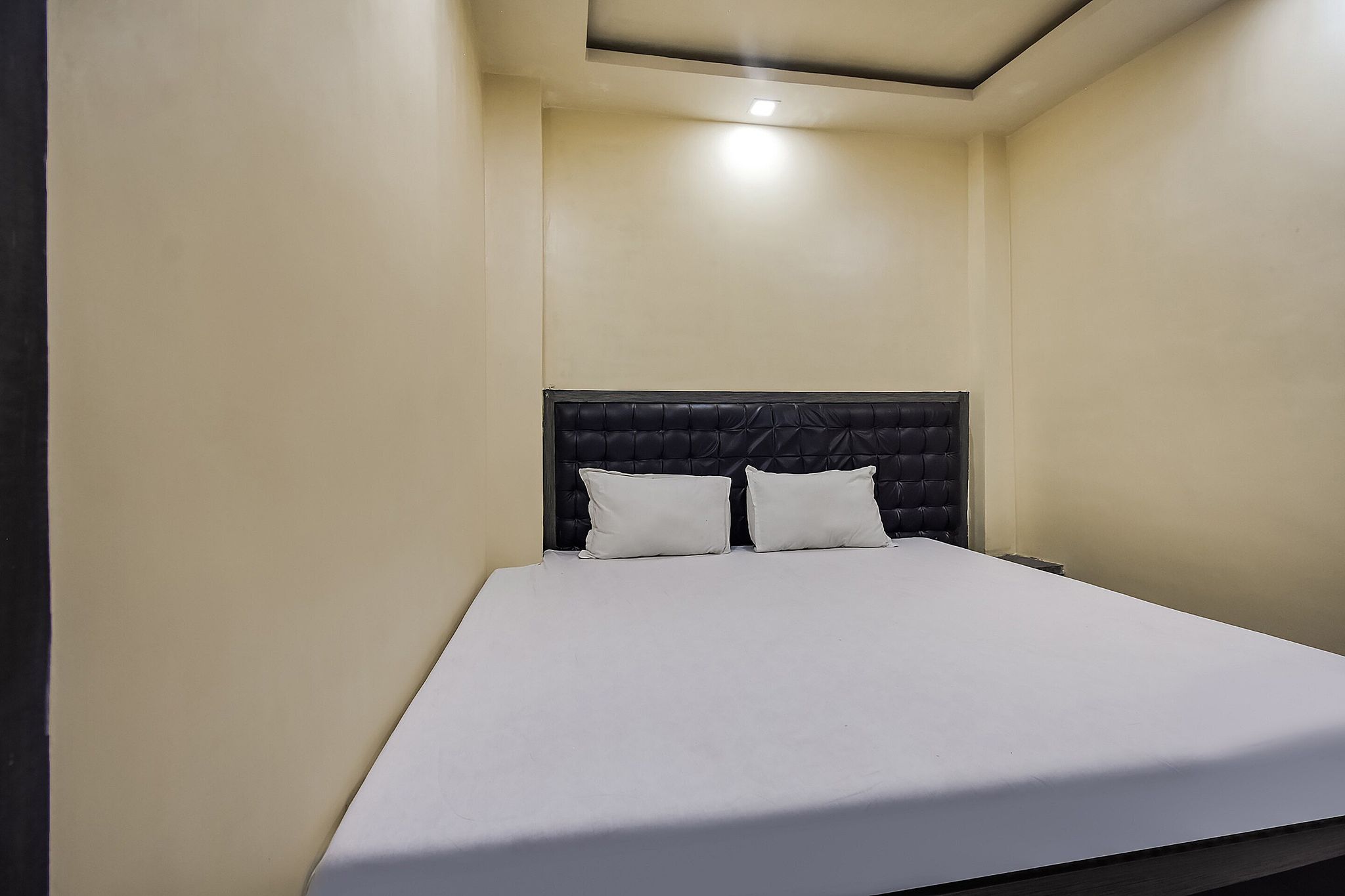 OYO Honey Rose Lodge Classic 10